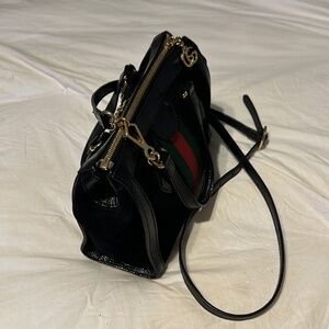Gucci mini crossbody leather bag with red/green down both sides